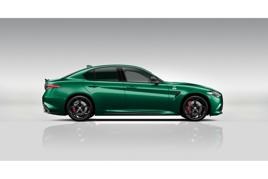 2025 Alfa Romeo Giulia Quadrifoglio Series 5 Photo 2