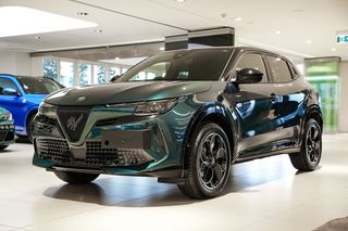 2025 Alfa Romeo Junior Ibrida Thumbnail