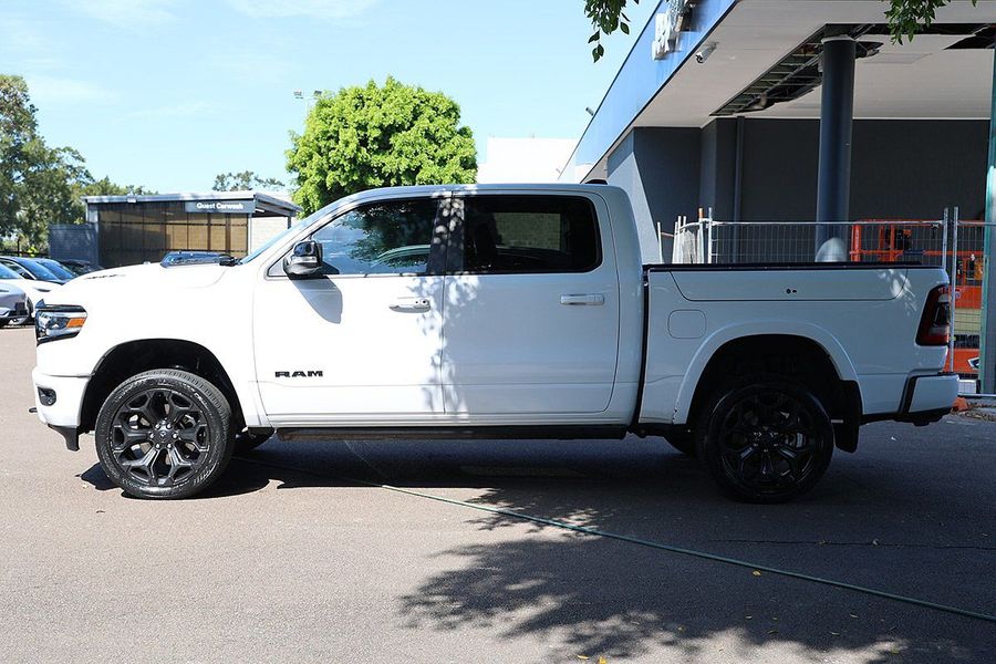 2022 RAM 1500 Limited RamBox DT 4X4 SWB Photo 3