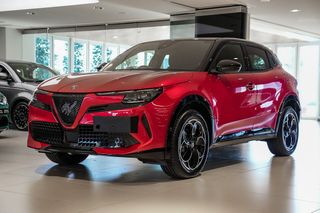 2025 Alfa Romeo Junior Ibrida Thumbnail