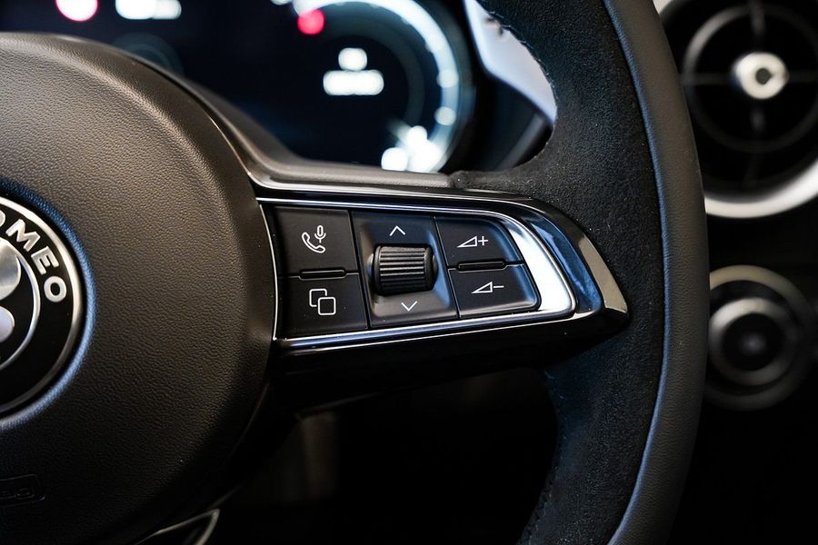 2025 Alfa Romeo Giulia Quadrifoglio Series 5 Photo 21