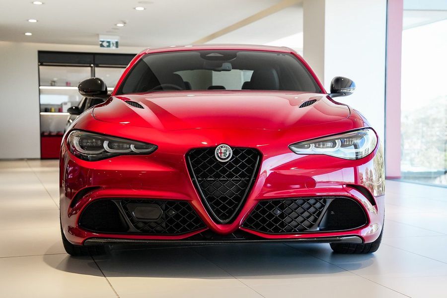 2025 Alfa Romeo Giulia Quadrifoglio Series 5 Photo 4