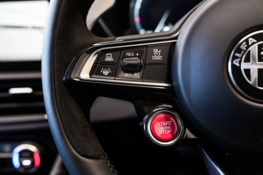 2025 Alfa Romeo Giulia Quadrifoglio Series 5 Photo 20