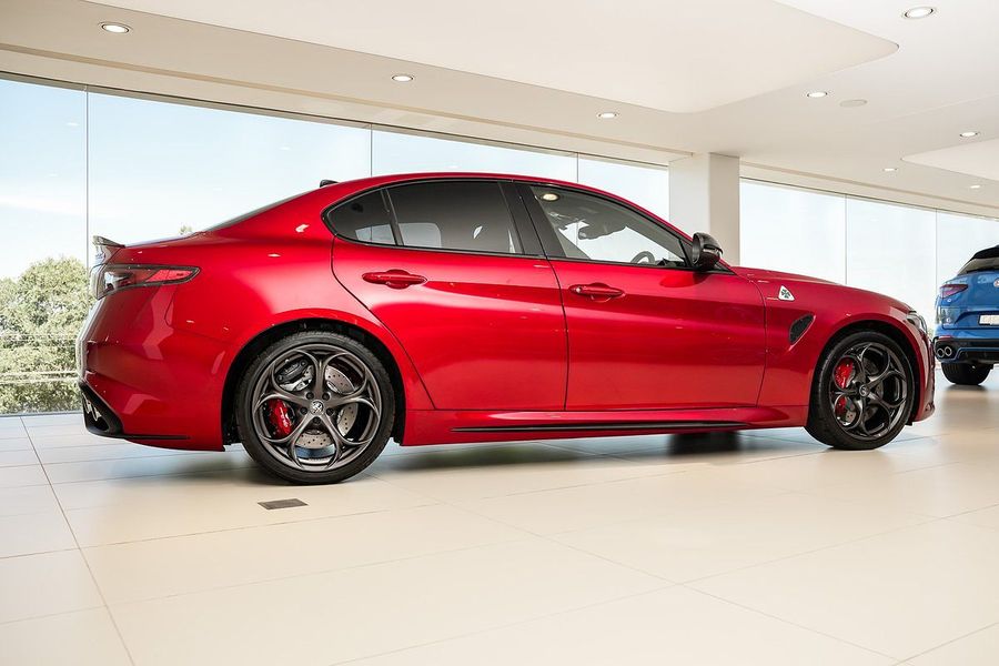2025 Alfa Romeo Giulia Quadrifoglio Series 5 Photo 3