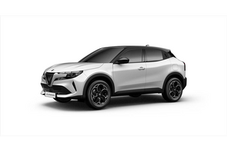 2025 Alfa Romeo Junior Ibrida Thumbnail